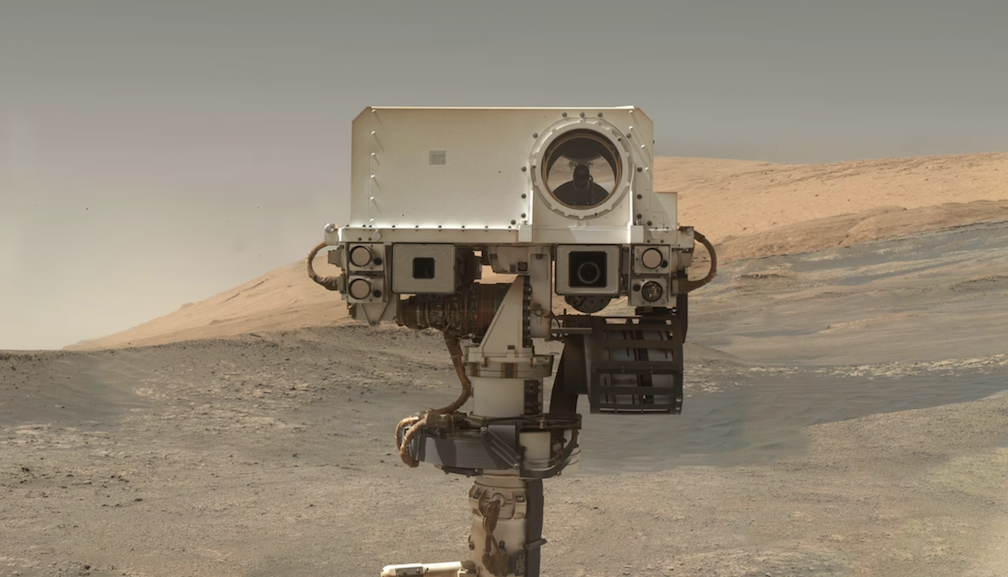 Scaling a mountain, NASA rover sends home glorious Martian view