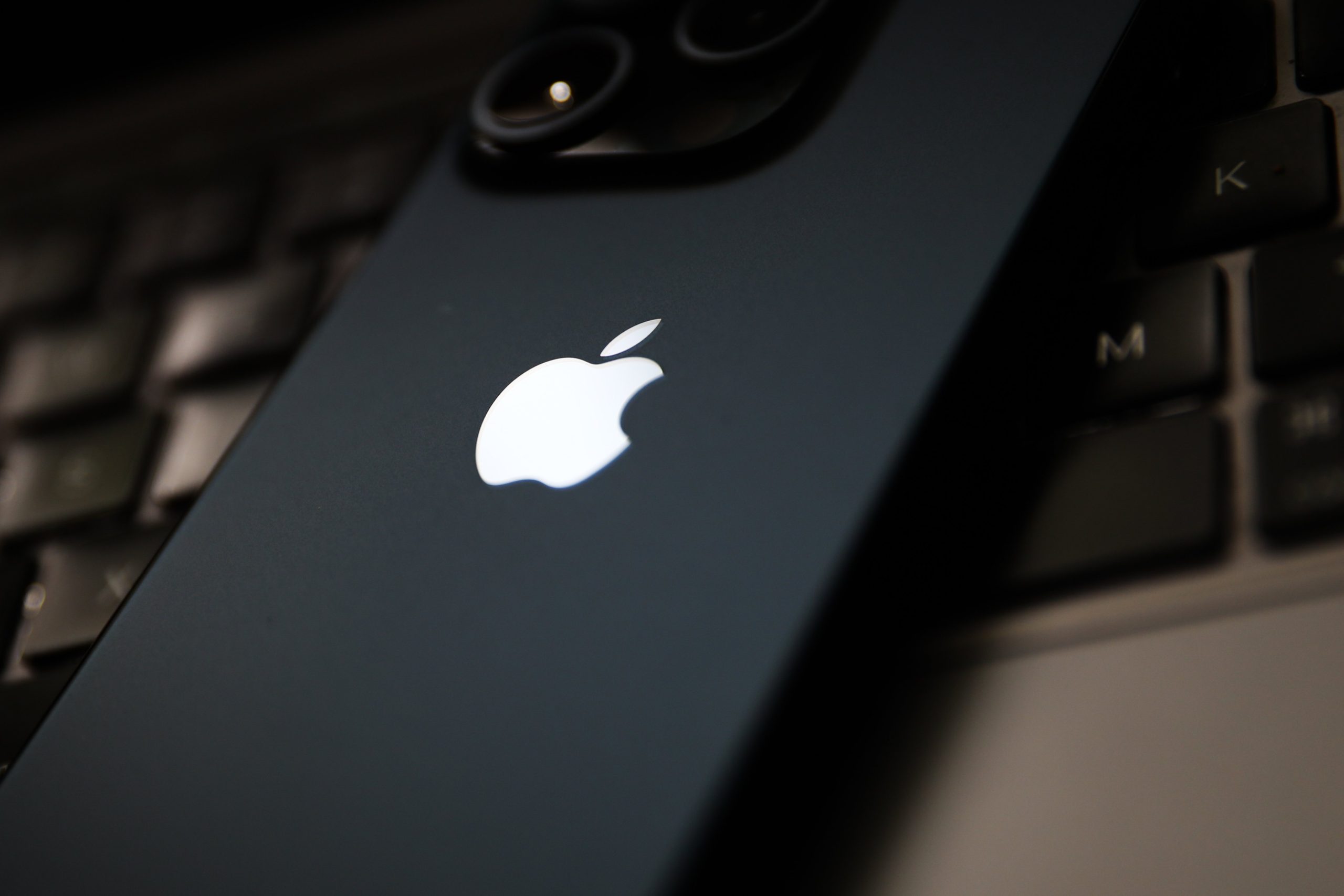 Apple sends out spyware attack notifications to targeted users